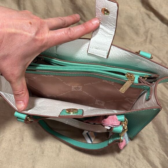 Anne Klein Seafoam Mint Green Convertible 2 In 1 Bag Crossbody And Wristlet - Picture 3 of 8